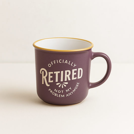 Tasse en céramique – “Officially Retired” (Retraité officiel)