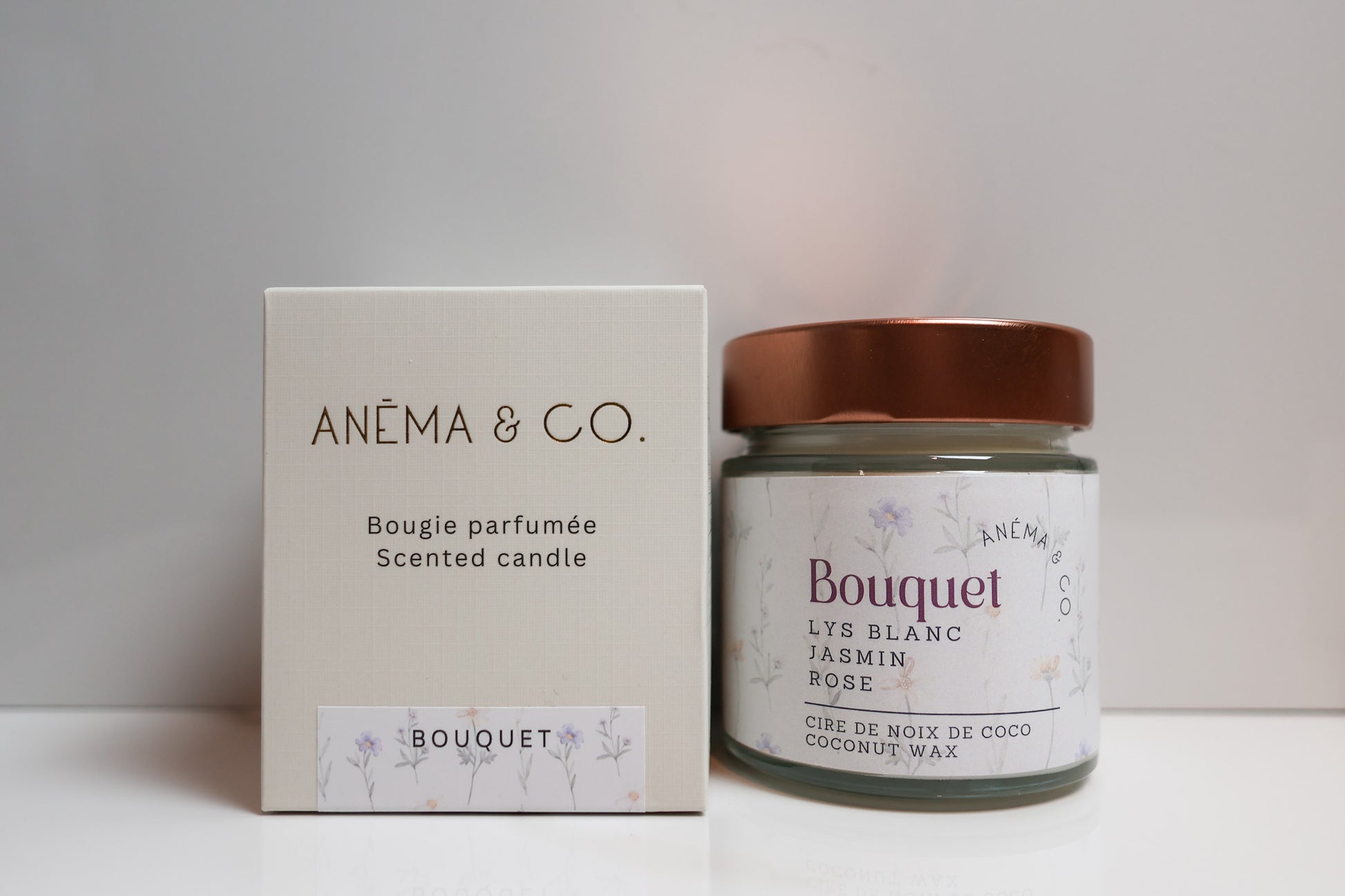 Bougie Bouquet ANÉMA & CO. en cire de noix de coco – parfum lys blanc, jasmin et rose