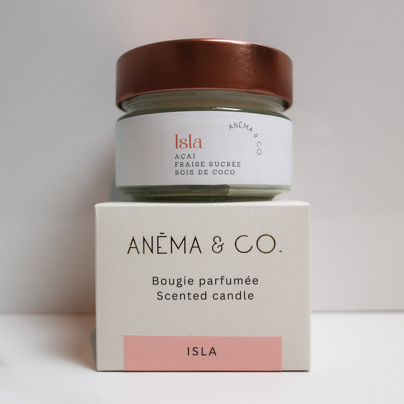 Bougie Isla ANÉMA & CO. en cire de noix de coco – parfum açaï, fraise et hibiscus